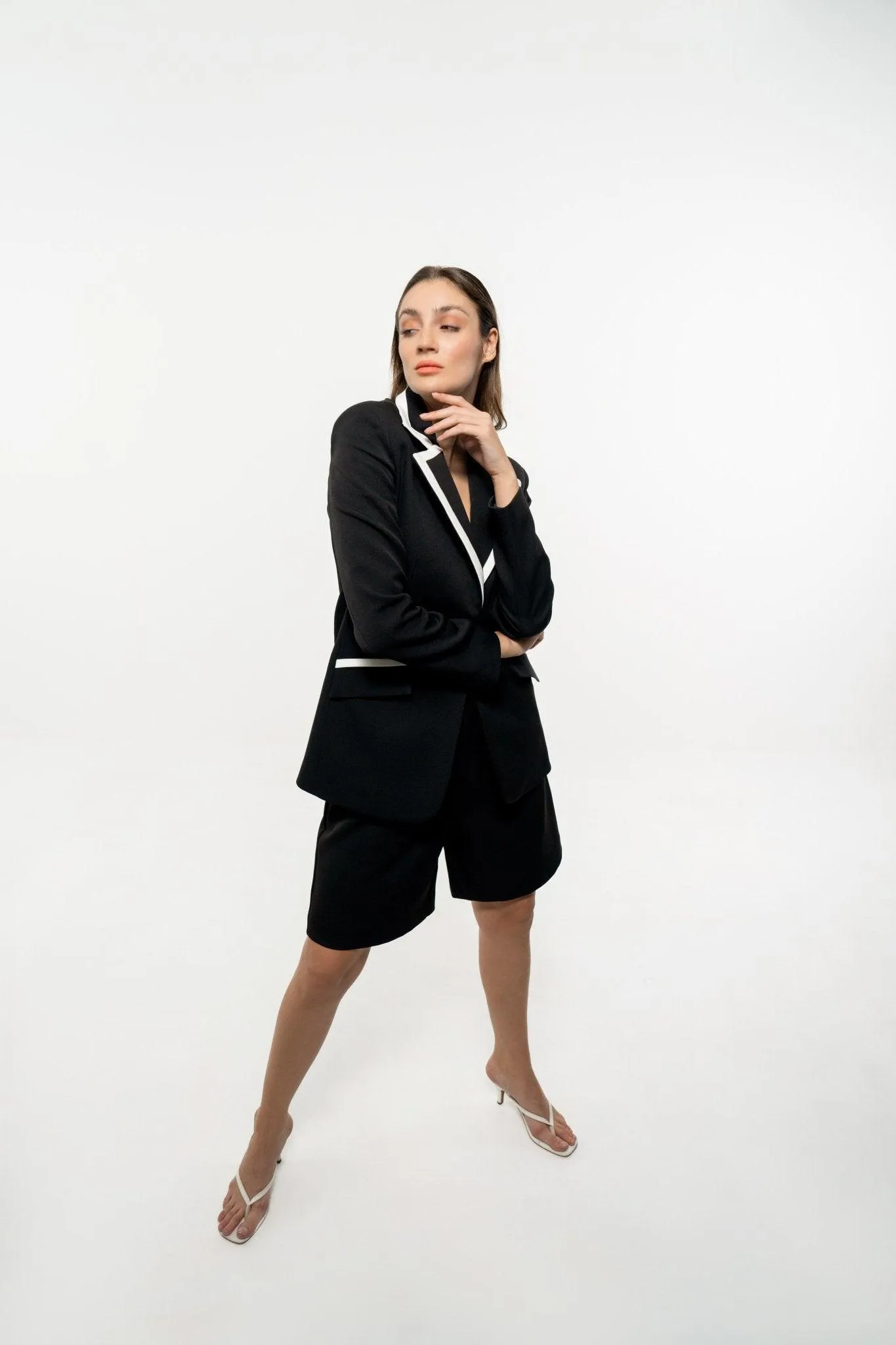 BLACK SINGLE BRESTED BLAZER WITH WHITE COLORBLOCK