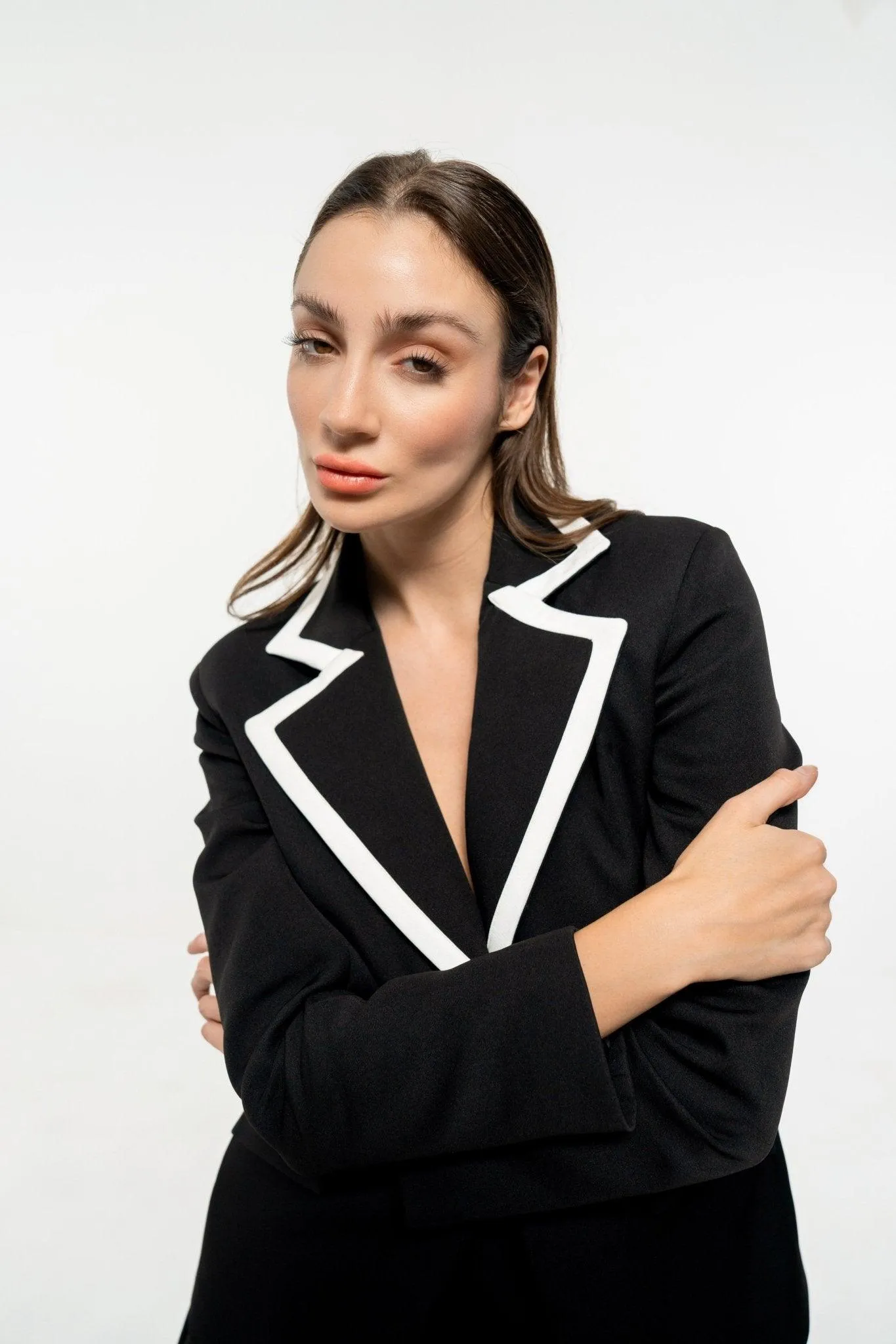 BLACK SINGLE BRESTED BLAZER WITH WHITE COLORBLOCK