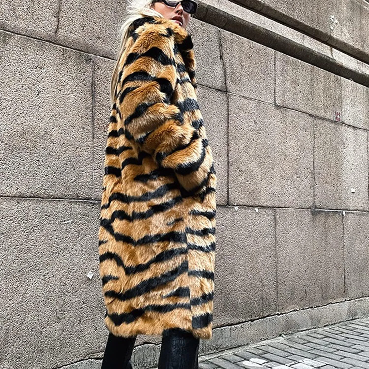COTECRAM Winter Coats for Women Warm Faux Fur Coat Fashion Cropped Puffer Jackets for Evening Dresses Formal Fuzzy Cardigans