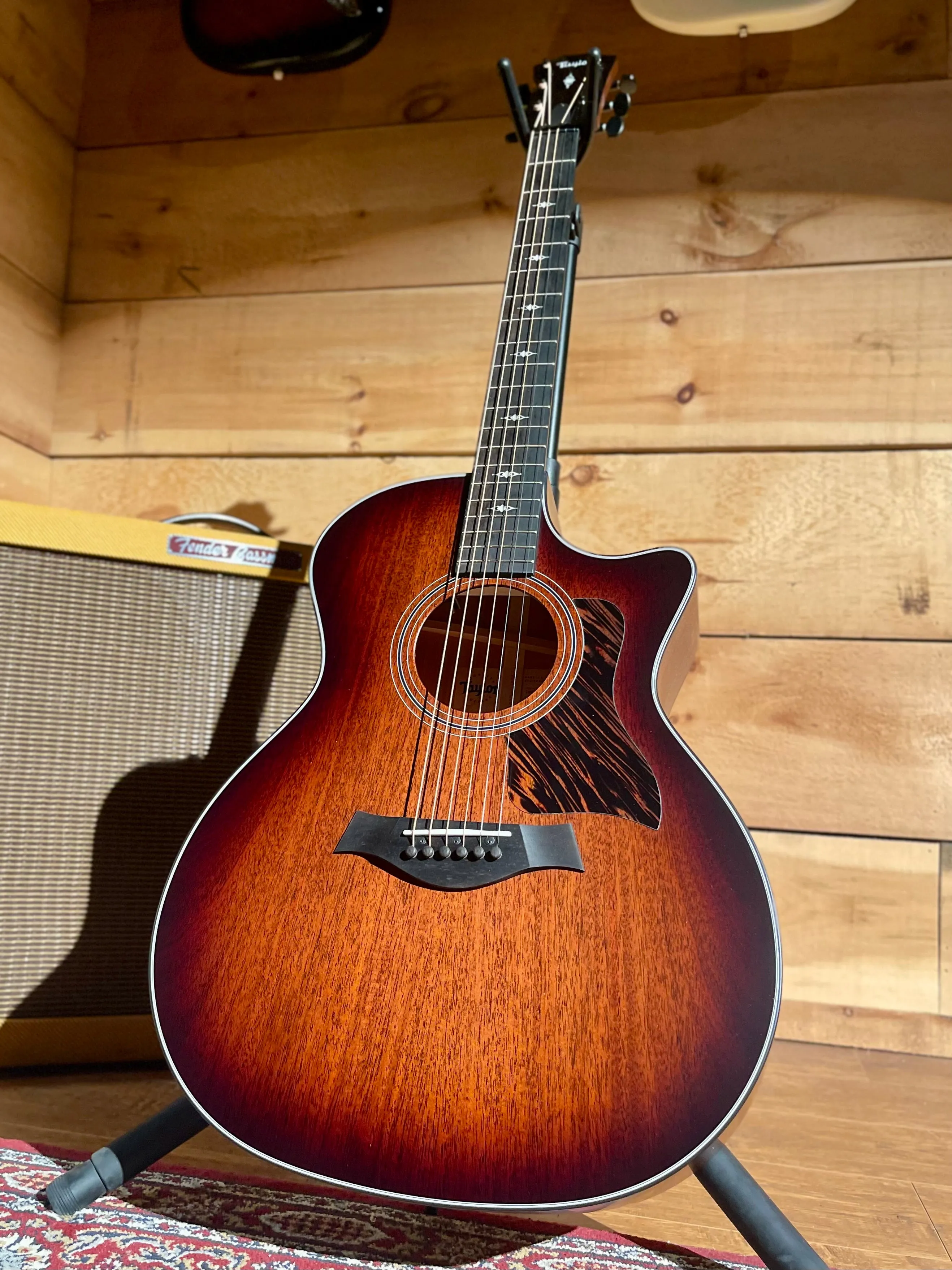 Taylor 324ce, Mahogany, Shaded Edge Burst