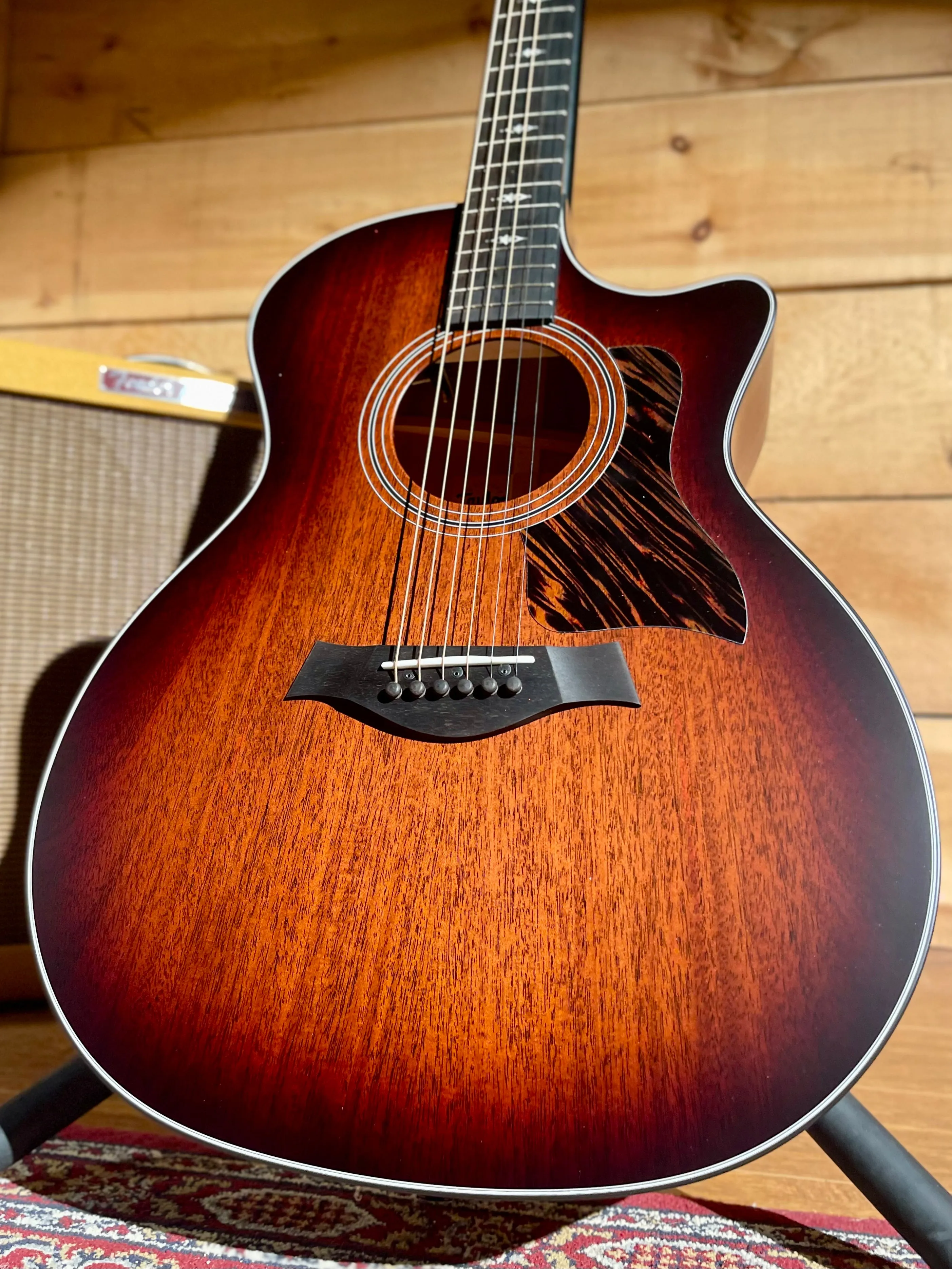Taylor 324ce, Mahogany, Shaded Edge Burst