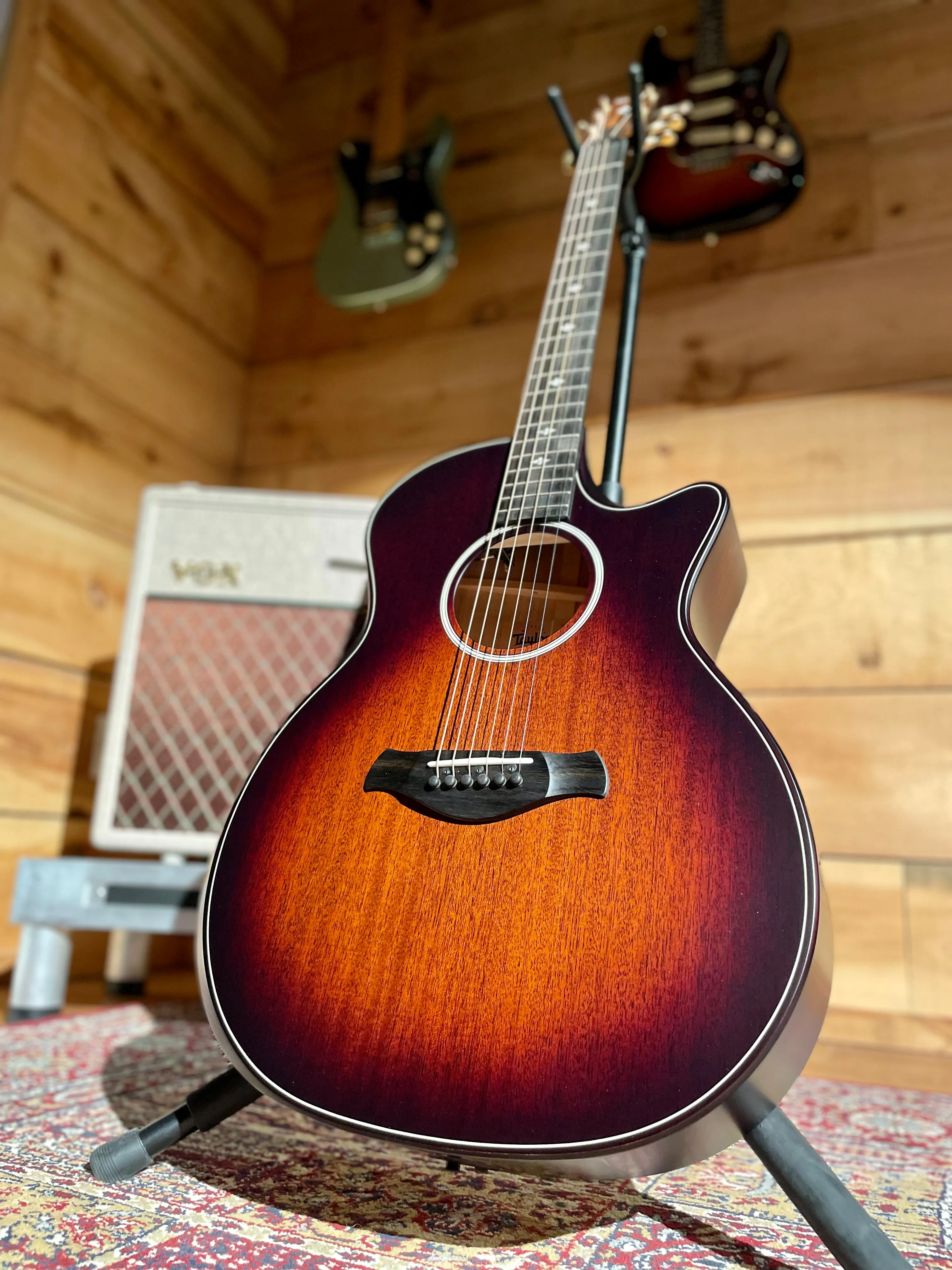 Taylor Builder's Edition 324ce, Mahogany/Urban Ash