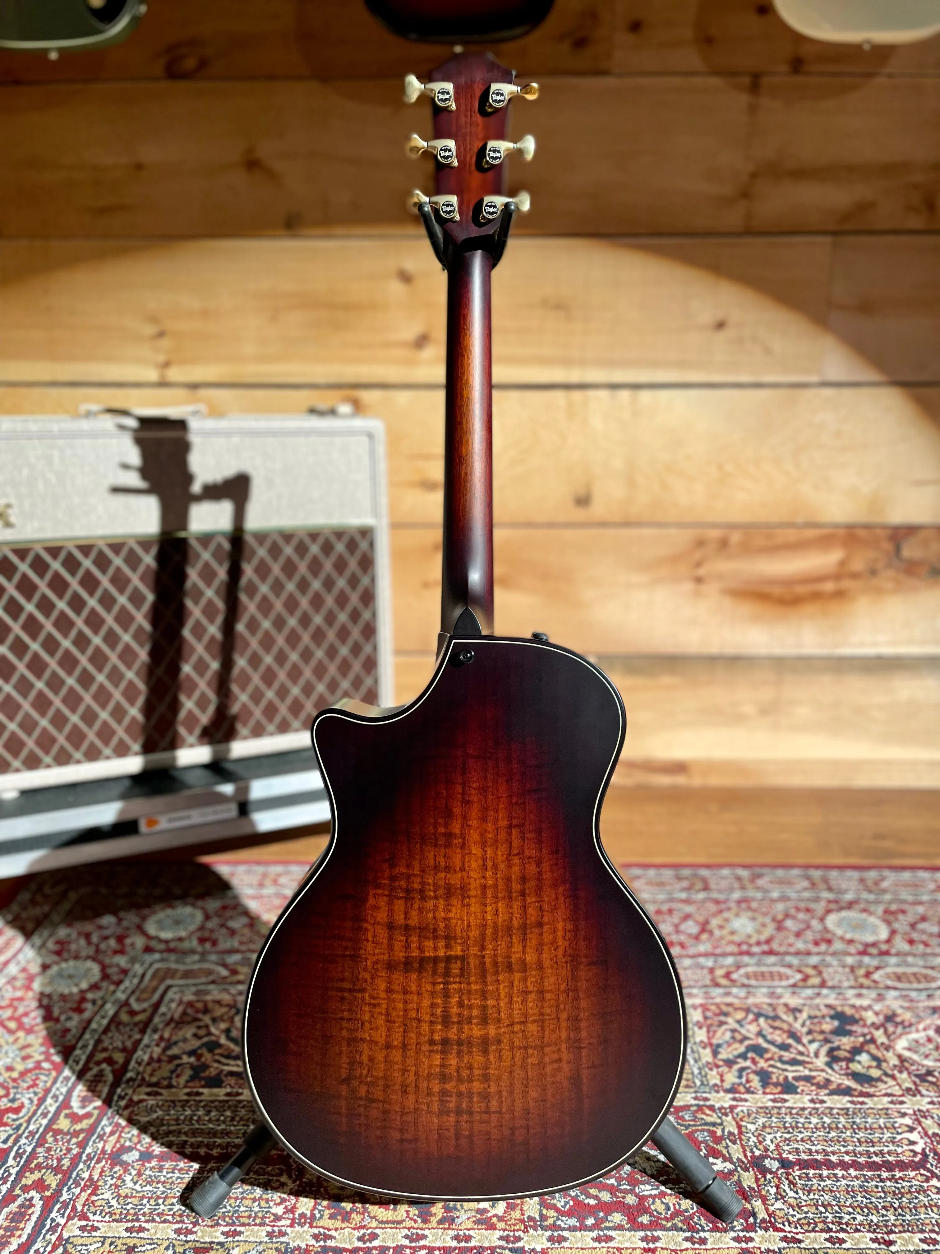Taylor Builder's Edition 324ce, Mahogany/Urban Ash
