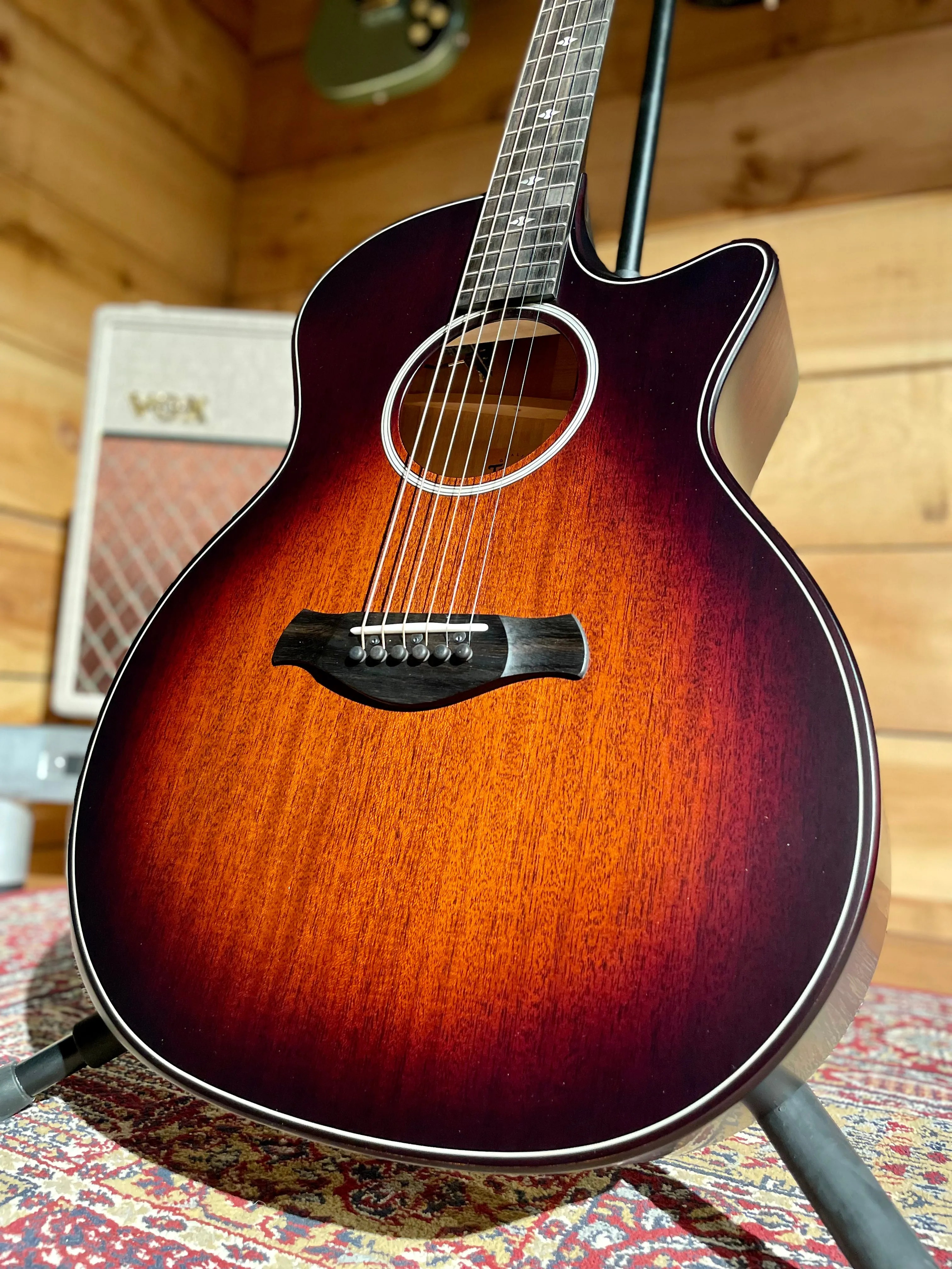 Taylor Builder's Edition 324ce, Mahogany/Urban Ash